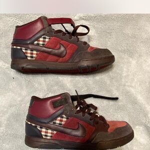 High top Nike Kids shoes. Size 6.5. Burgundy plaid